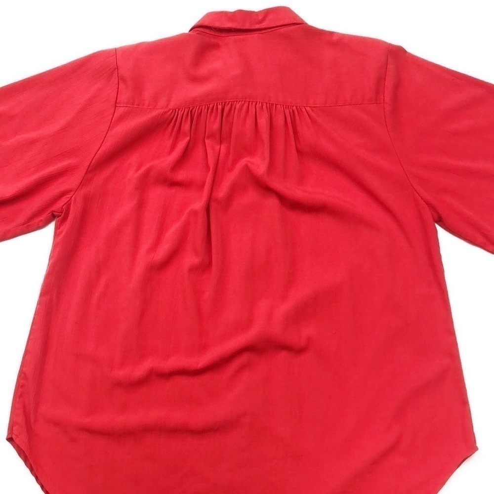 Caliche Collection red button down top - Picture 2 of 4